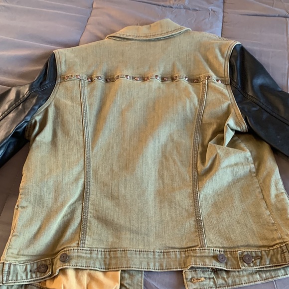 WOMEN green jacket with leather sleeves by David Bitton. - Picture 4 of 8
